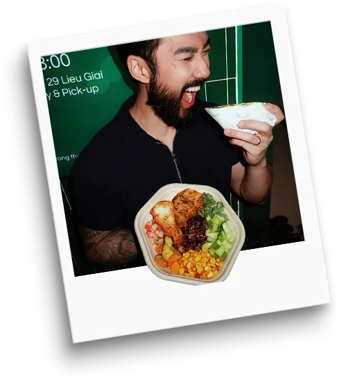 Khách Tossful thưởng thức bowl tại cửa hàng Liễu Giai